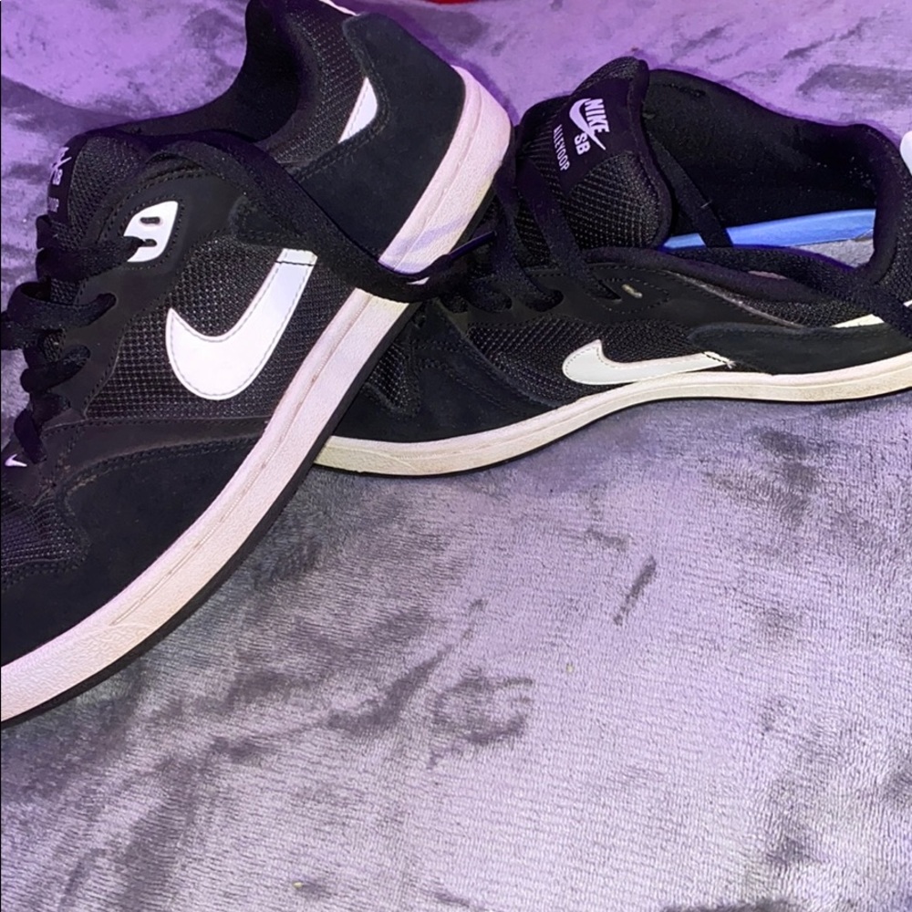 Black & White Nike SB alleyoops.